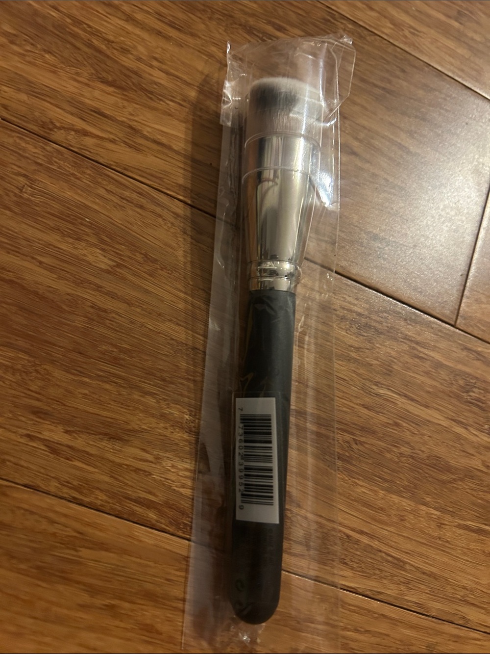MAC 170 Synthetic Rounded Slant Brush - Picture 4 of 4